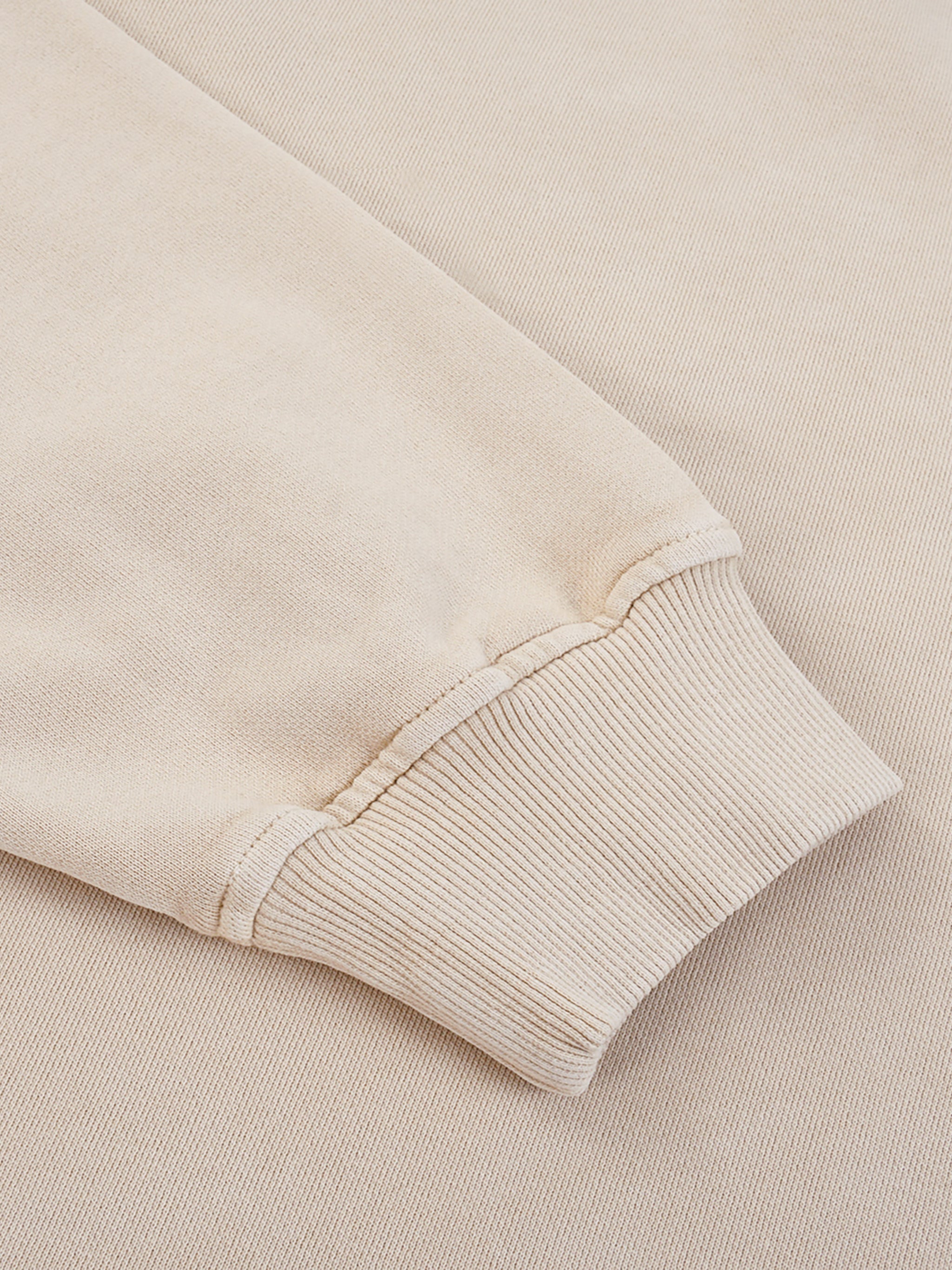 sweatshirt,crew neck